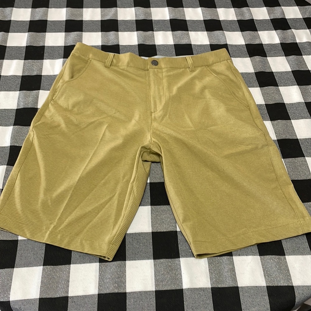Puma Golf Shorts Men's Size 32 Brown Tan Stripes Flat Front 4 Pocket